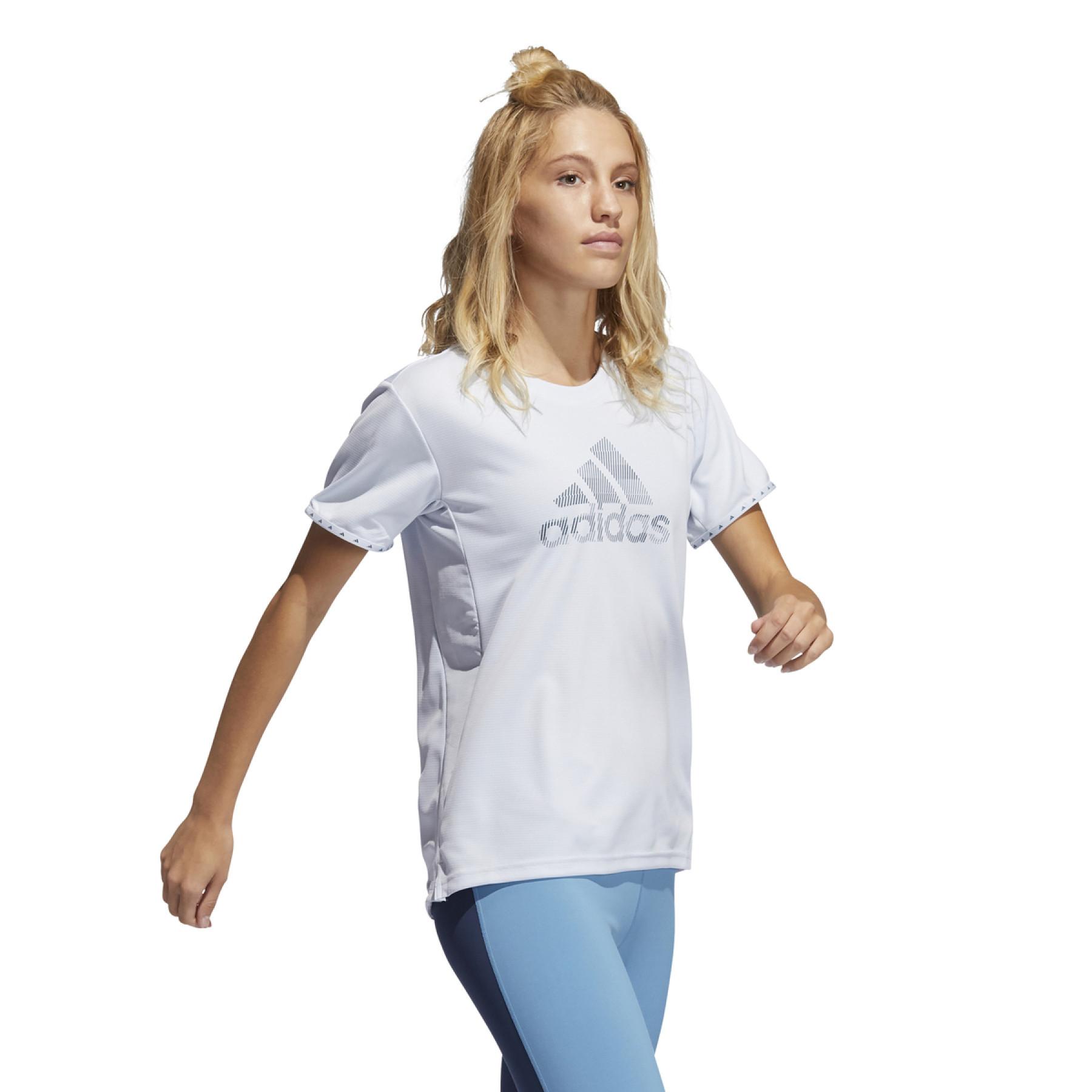 Camiseta feminina adidas Badge of Sport Necessi-Tee